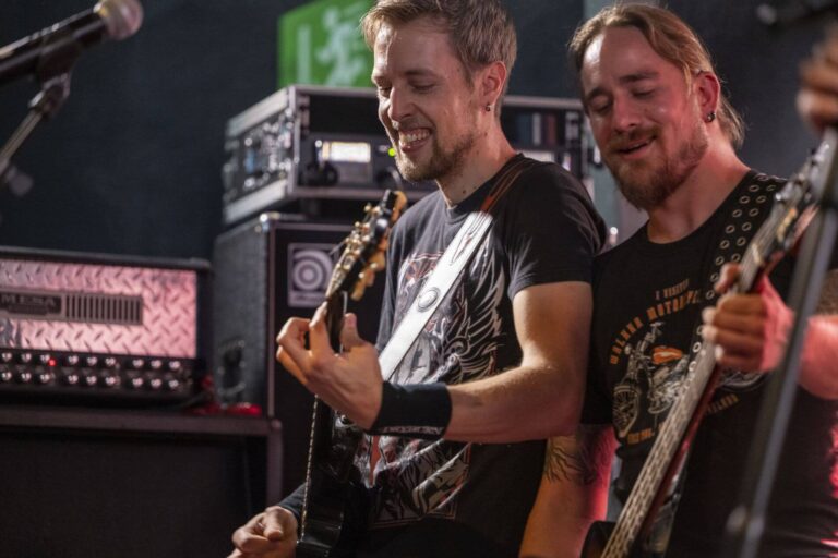 Hofair Dallenwil Rockwalden Hardrock Coverband Openair Thomi Bacher und Emanuel Bührer 4